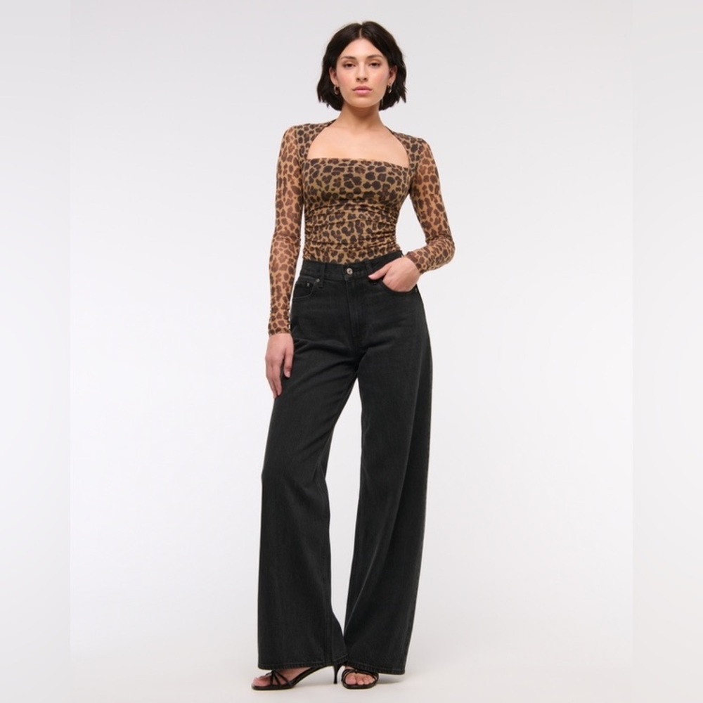 Abercrombie & Fitch High Rise Wide Leg Jean